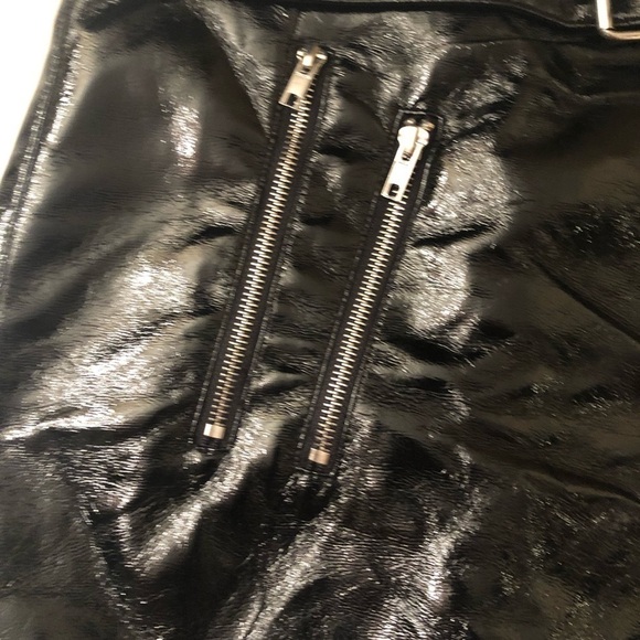 Forever21 Black Faux Leather Belted Mini Skirt NWT - Picture 2 of 8